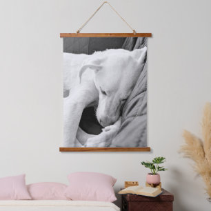 Mooie Slaande Hond Zwart en Wit Foto Hangend Wandkleed