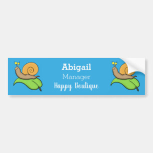 Mooie slak op een bladtekening van de cartoon bumpersticker