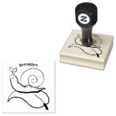 Mooie slak op een bladtekening van de cartoon rubberstempel (Gestempeld)