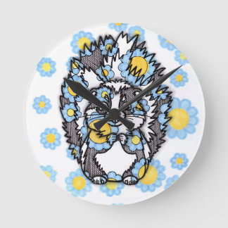 Mooie stinkdier met blauwe bloemen grote wandklok