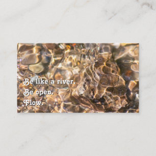 Mooie stromend water met motiverende quote visitekaartje