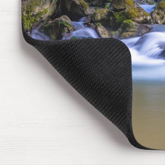 Mooie stroom in het bos muismat (Hoek)