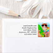 Mooie surferkat op het strand etiket (Insitu)