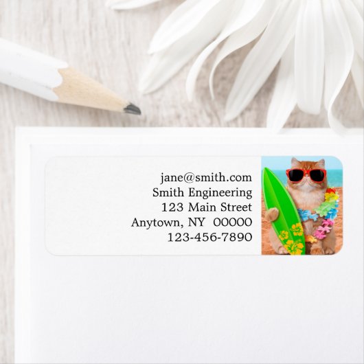 Mooie surferkat op het strand etiket (Insitu)