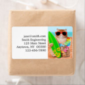 Mooie surferkat op het strand etiket (Insitu)