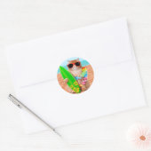 Mooie surferkat op het strand ronde sticker (Envelop)