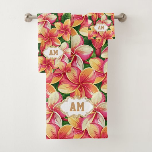Mooie Tropische Roze Bloemen en Monogram Bad Handdoek (Insitu)