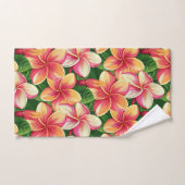 Mooie tropische roze bloemen op Forest Green Bad Handdoek (Handdoek)