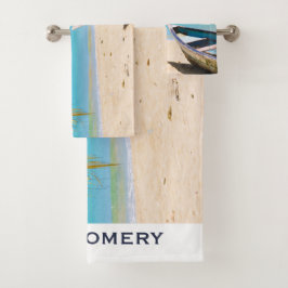 Mooie Tropische strand met een roeiboot Bad Handdoek