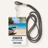 Mooie Tropische strand met een roeiboot Badge (Achterkant met draagriem)