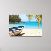 Mooie Tropische strand met een roeiboot Canvas Afdruk (Voorkant)