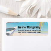 Mooie Tropische strand met een roeiboot Etiket (Insitu)