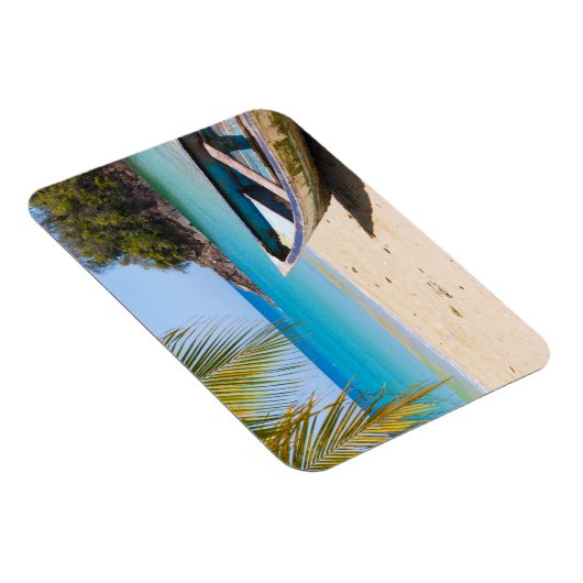 Mooie Tropische strand met een roeiboot Magneet (Rechterzijde)