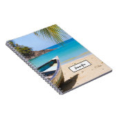 Mooie Tropische strand met een roeiboot Notitieboek (Rechterzijde)