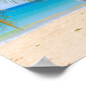 Mooie Tropische strand met een roeiboot Poster (Hoek)