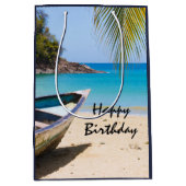 Mooie Tropische strand met een rowboot op zaterdag Medium Cadeauzakje (Voorkant)