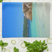 Mooie Tropische Zee Rocky Coastline Theedoek (Gevouwen)