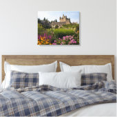 Mooie tuinen en beroemd kasteel in canvas afdruk (Insitu (Slaapkamer))