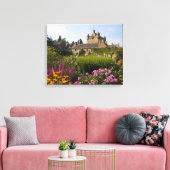Mooie tuinen en beroemd kasteel in canvas afdruk (Insitu (Woonkamer))