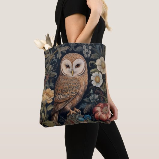 Mooie uil in de tuin art nouveau stijl tote bag (Dichtbij)