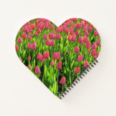 Mooie veld met roze tulpen notitieboek (Achterkant)
