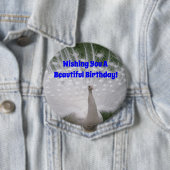 Mooie Verjaardag Peacock Button Pin (In situ)