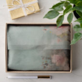 Mooie, versleten roze bloemen op de rand van tissuepapier (Geschenk)