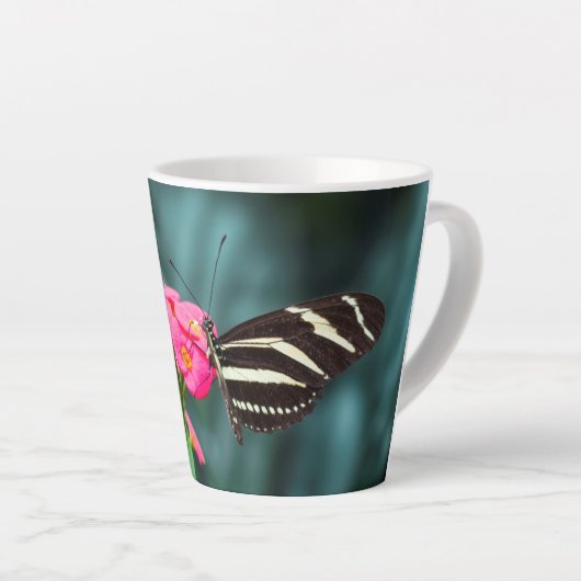 Mooie vlinder latte mok (Rechterhoek)