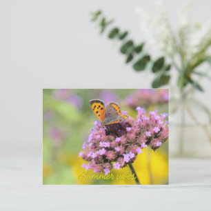 Mooie vlinder op bloemen feestdagenkaart