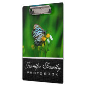 Mooie vlinder op een bloem klembord (Links)