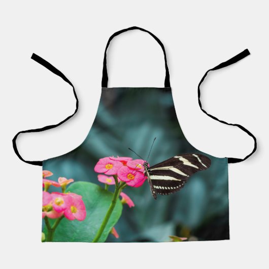 Mooie vlinder op een roze bloem schort (Voorkant)