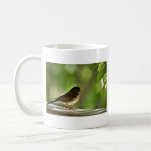 Mooie vogel in groene bladeren fotografie koffiemok