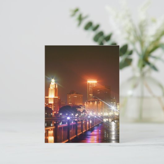 Mooie Voorziening, RI-stad 's nachts. Briefkaart (Staand voorkant)