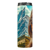 Mooie Vrouw in Zonnebril Bergreflectie Thermosbeker (Achterkant)