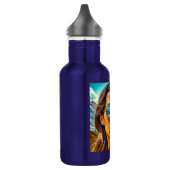 Mooie Vrouw in Zonnebril Bergreflectie Waterfles (Links)