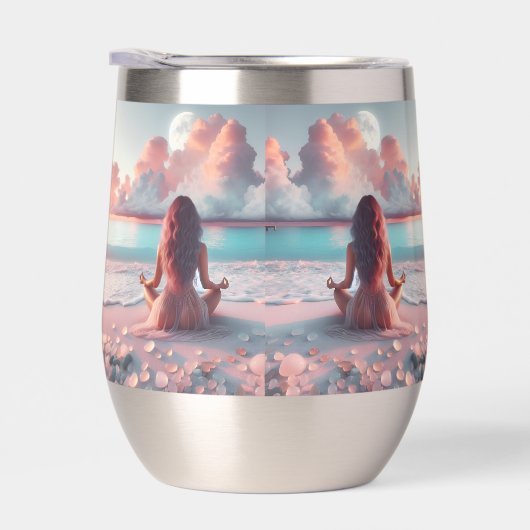 Mooie vrouw mediteren op strand blanco (Rechts)