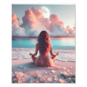 Mooie vrouw mediteren op strand blanco foto afdruk (Voorkant)