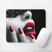 Mooie vrouw met zwart masker muismat (Met muis)