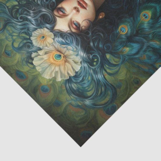 Mooie vrouw omringd door pauwenveren tissuepapier (Detail)