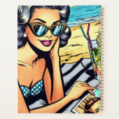 Mooie vrouw op het strand Comic Book Pop Art Planner (Achterkant)