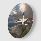 Mooie vuurtoren over oceaanronde muur klok (Hoek)