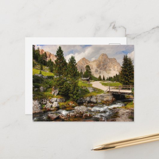 Mooie wandelvloeren, bomen en bergen briefkaart (Voorkant / Achterkant in situ)