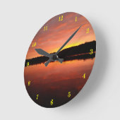 Mooie wandklok in de buitenwand (Hoek)