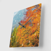 Mooie wandklok in de buitenwand (Hoek)