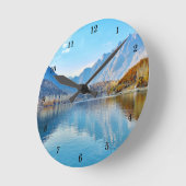 Mooie wandklok in de buitenwand (Hoek)