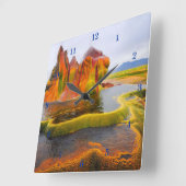 Mooie wandklok in de buitenwand (Hoek)