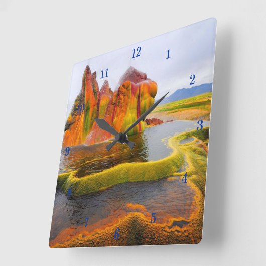 Mooie wandklok in de buitenwand (Hoek)