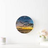 Mooie wandklok in de buitenwand (Huis)