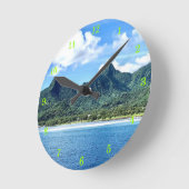 Mooie wandklok in de buitenwand (Hoek)