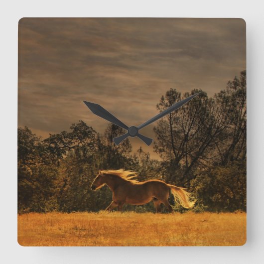 Mooie wandklok met een paardenbrein (Voorkant)